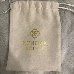 Kendra Scott necklace